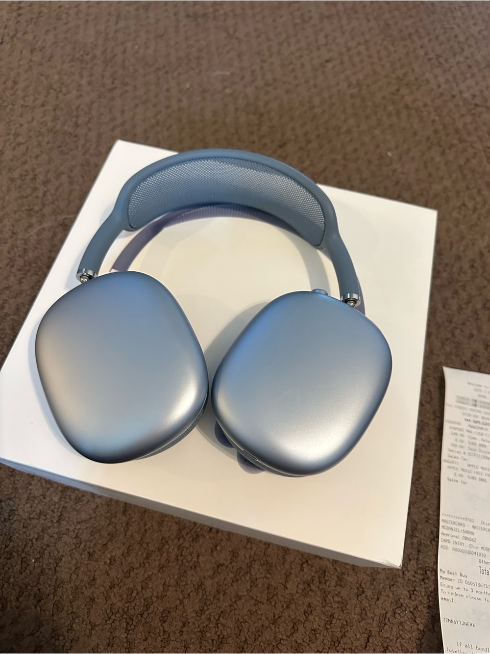 Apple AirPods Max Blue — Retail Packaging - Picture 8 of 16
